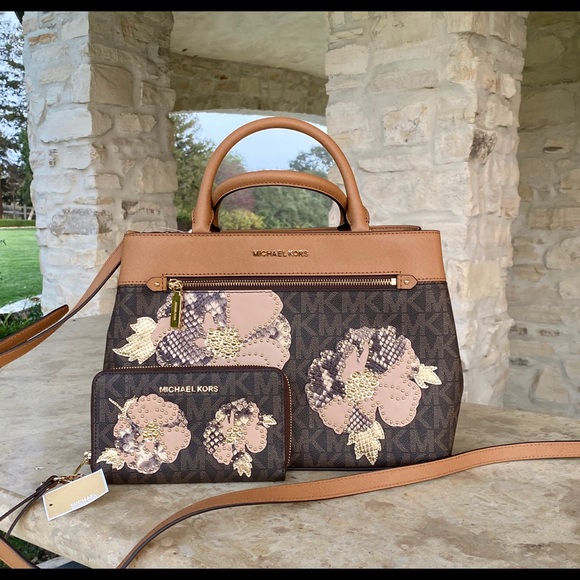 Michael Kors Handbags - NWT Michael Kors floral signature handbag&wallet